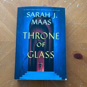 Throne of Glass by Sarah J. Maas - Blue and Yellow Cover